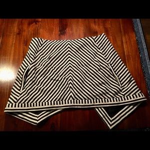 NWOT Elizabeth and James Black and White Skirt